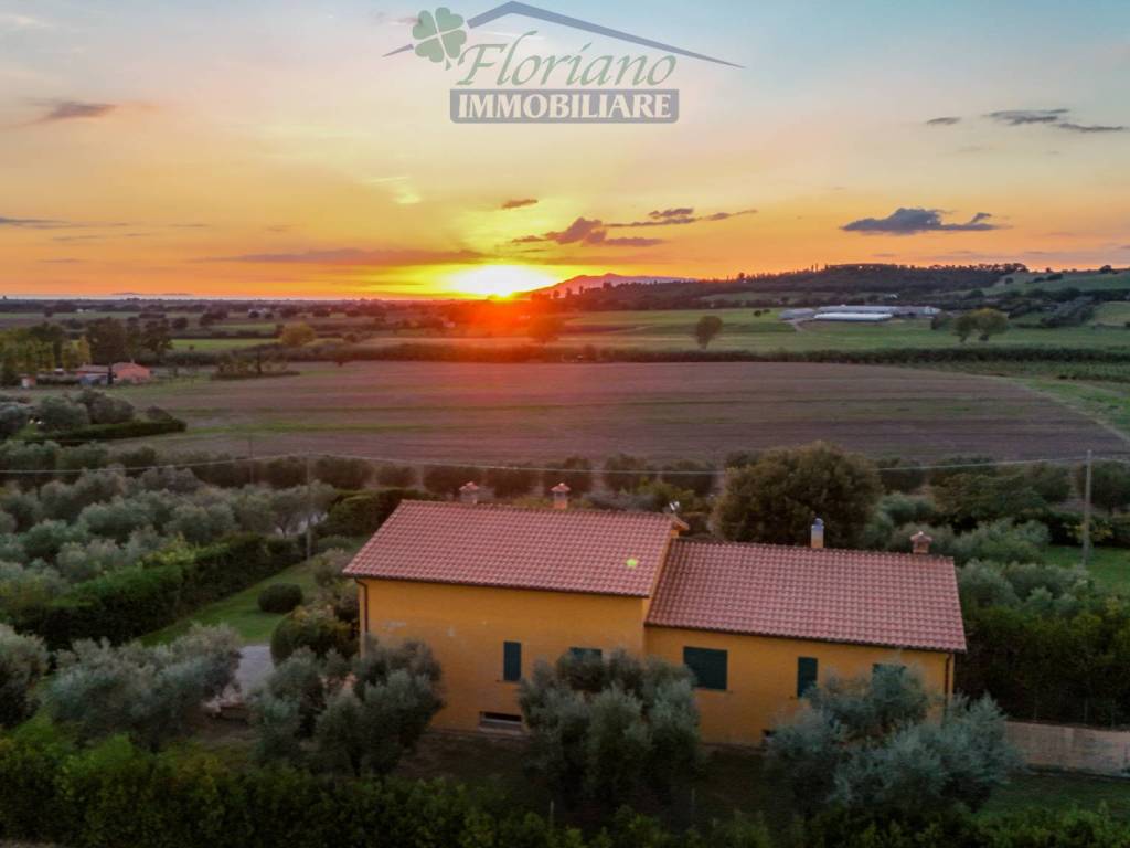 casa indipendente in vendita a Montalto di Castro in zona Pescia Romana