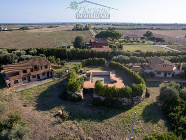 casa indipendente in vendita a Montalto di Castro in zona Pescia Romana