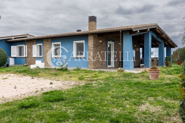 casa indipendente in vendita a Montalto di Castro in zona Pescia Romana