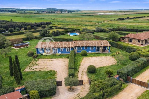 casa indipendente in vendita a Montalto di Castro in zona Pescia Romana