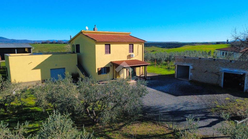 casa indipendente in vendita a Montalto di Castro