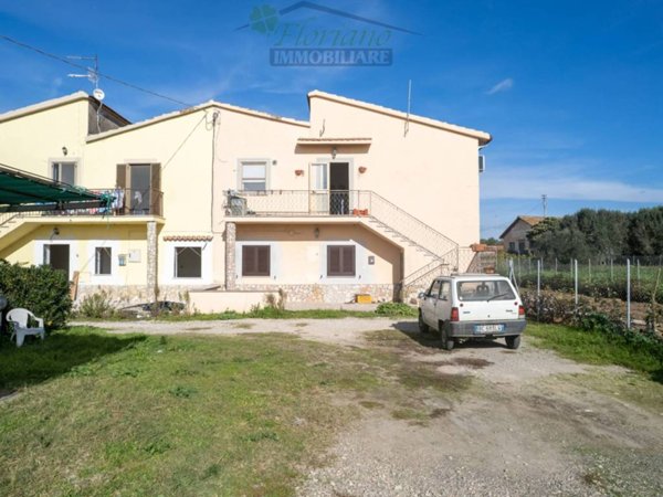 appartamento in vendita a Montalto di Castro in zona Pescia Romana