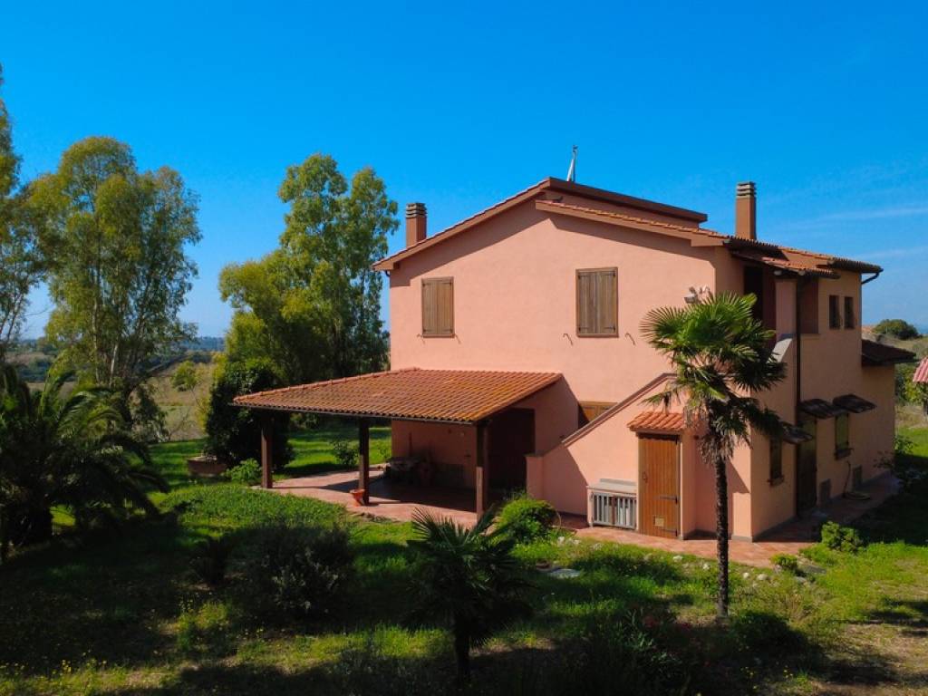 casa indipendente in vendita a Montalto di Castro
