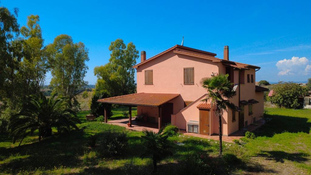 casa indipendente in vendita a Montalto di Castro