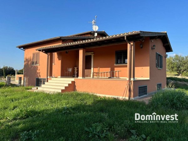 casa indipendente in vendita a Montalto di Castro in zona Pescia Romana