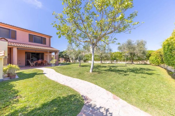 casa indipendente in vendita a Montalto di Castro