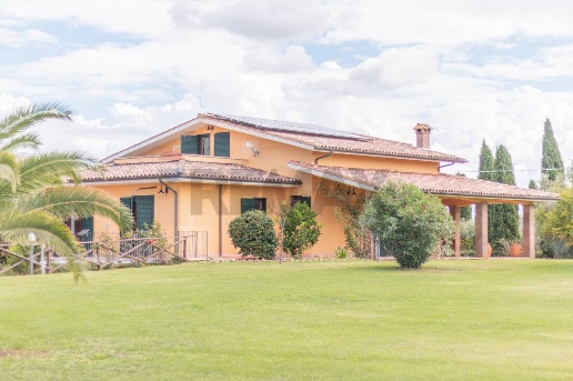 casa indipendente in vendita a Montalto di Castro in zona Pescia Romana