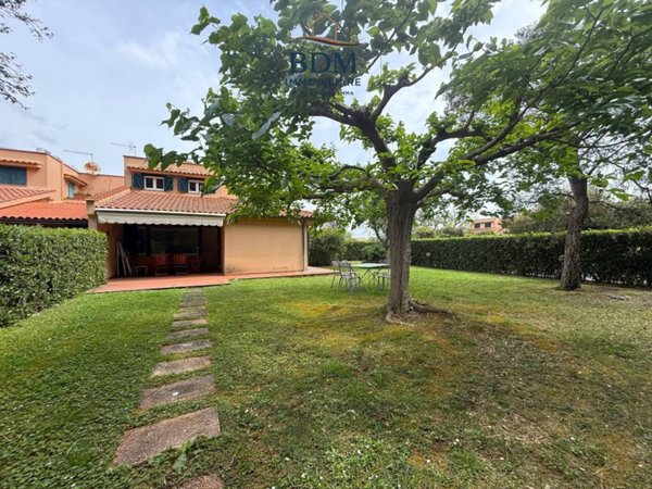 casa indipendente in vendita a Montalto di Castro