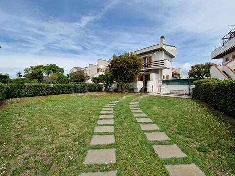 casa indipendente in vendita a Montalto di Castro in zona Montalto Marina
