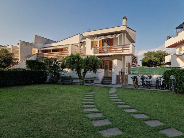 casa indipendente in vendita a Montalto di Castro in zona Montalto Marina