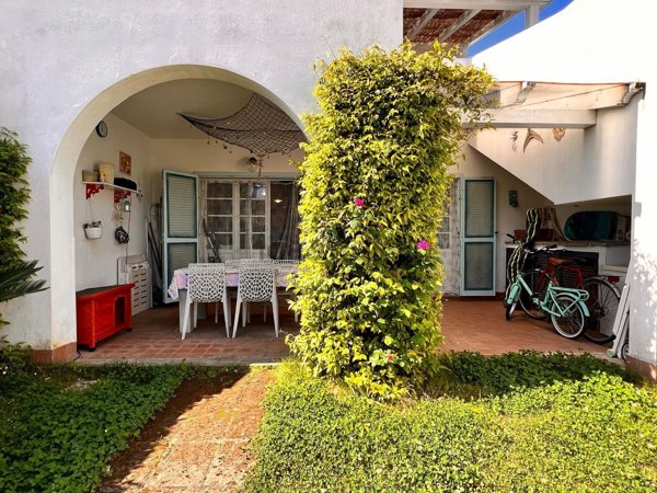 casa indipendente in vendita a Montalto di Castro in zona Montalto Marina