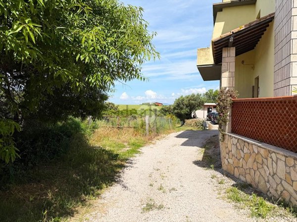 quadrivano in vendita a Montalto di Castro in zona Montalto Marina