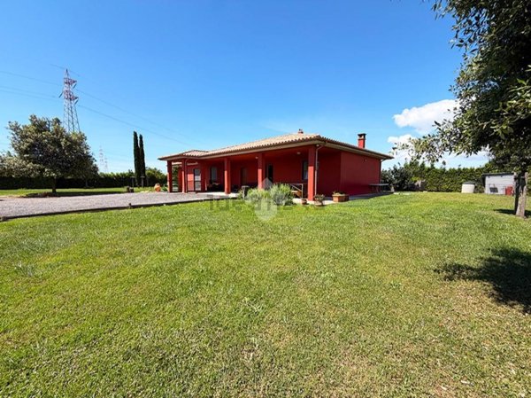 casa indipendente in vendita a Montalto di Castro