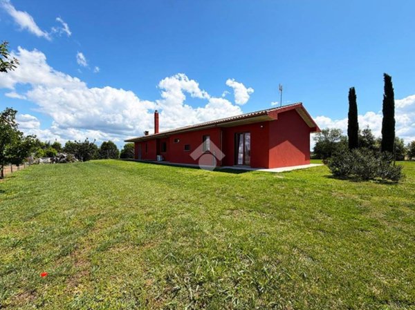 casa indipendente in vendita a Montalto di Castro