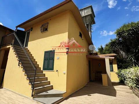 casa indipendente in vendita a Montalto di Castro in zona Pescia Romana
