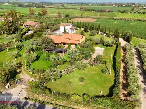 casa indipendente in vendita a Montalto di Castro