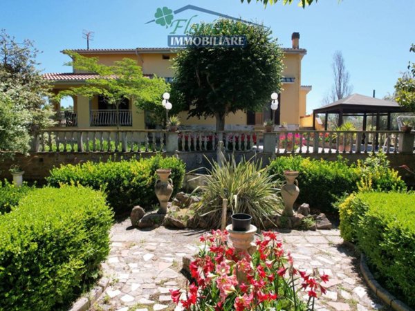 casa indipendente in vendita a Montalto di Castro in zona Pescia Romana