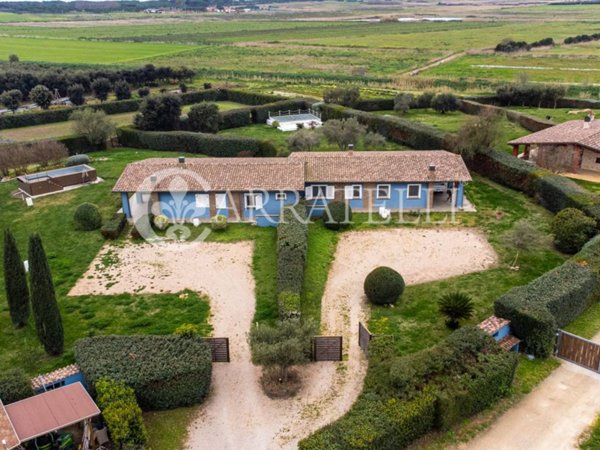 casa indipendente in vendita a Montalto di Castro in zona Pescia Romana