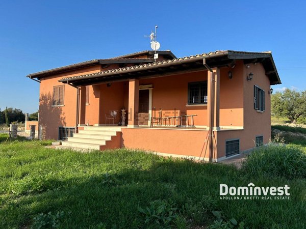 casa indipendente in vendita a Montalto di Castro in zona Pescia Romana
