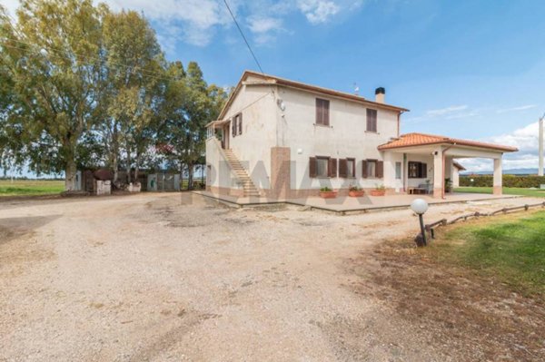 casa indipendente in vendita a Montalto di Castro in zona Pescia Romana