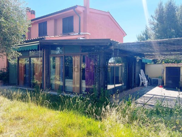 casa indipendente in vendita a Montalto di Castro