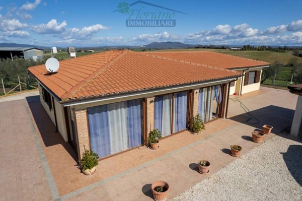 casa indipendente in vendita a Montalto di Castro