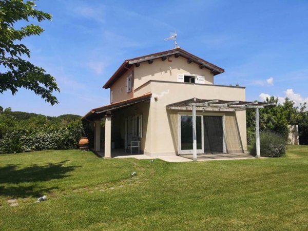 casa indipendente in vendita a Montalto di Castro in zona Pescia Romana