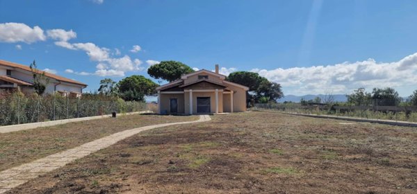 casa indipendente in vendita a Montalto di Castro in zona Pescia Romana