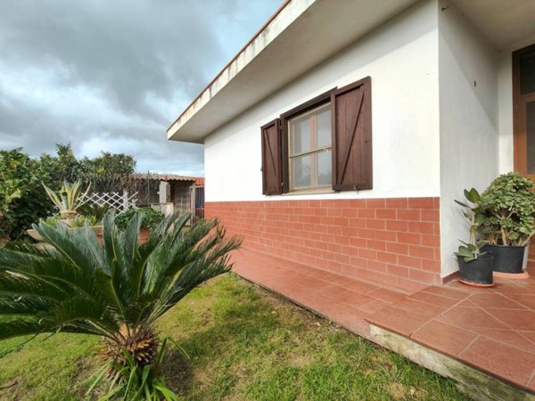 casa indipendente in vendita a Montalto di Castro in zona Pescia Romana