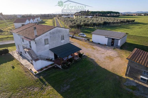 casa indipendente in vendita a Montalto di Castro in zona Pescia Romana