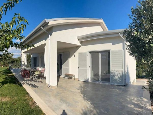 casa indipendente in vendita a Montalto di Castro in zona Pescia Romana