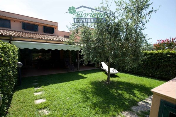 casa indipendente in vendita a Montalto di Castro in zona Pescia Romana