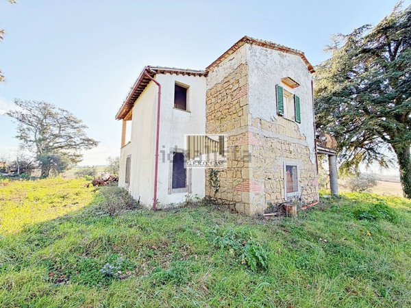 casa indipendente in vendita a Montalto di Castro in zona Montalto Marina