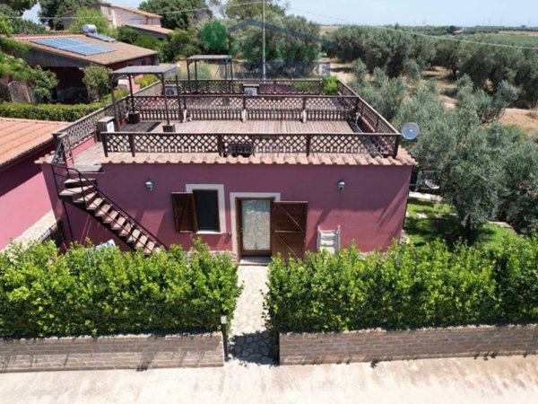 casa indipendente in vendita a Montalto di Castro in zona Pescia Romana