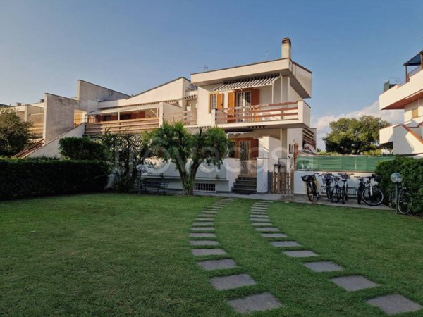 casa indipendente in vendita a Montalto di Castro in zona Montalto Marina