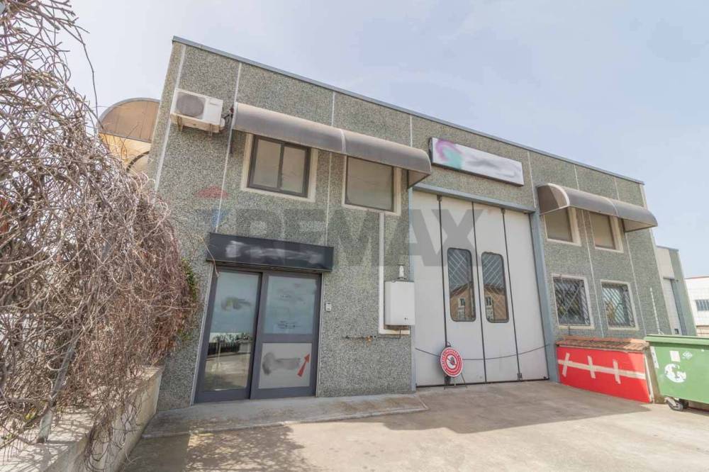 locale commerciale in vendita a Montalto di Castro