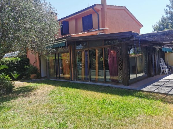 casa indipendente in vendita a Montalto di Castro in zona Pescia Romana