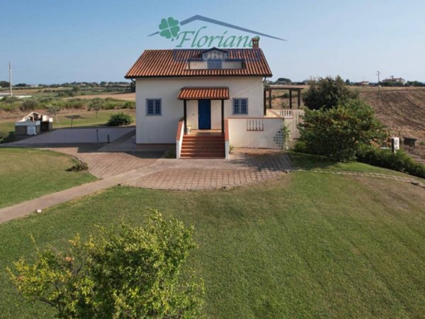 casa indipendente in vendita a Montalto di Castro in zona Pescia Romana