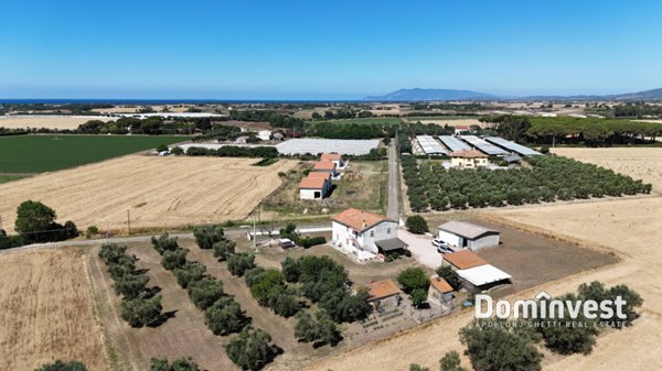 casa indipendente in vendita a Montalto di Castro in zona Pescia Romana