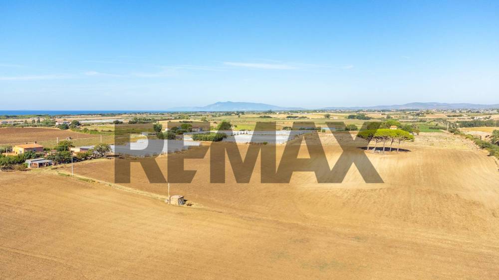 terreno in vendita a Montalto di Castro in zona Pescia Romana