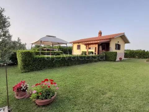 casa indipendente in vendita a Montalto di Castro
