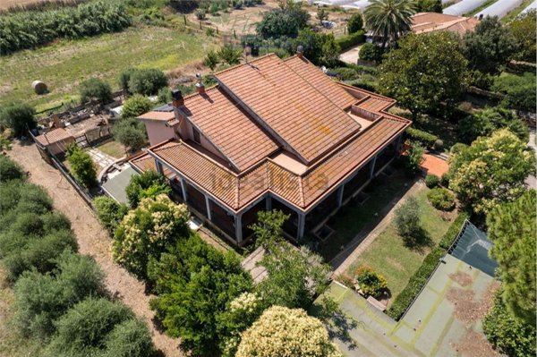 casa indipendente in vendita a Montalto di Castro in zona Pescia Romana