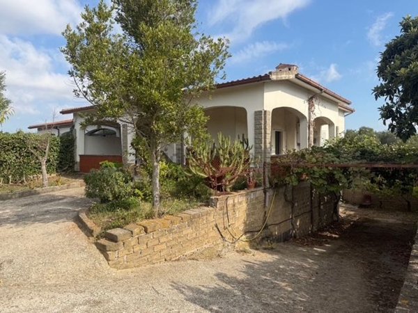 casa indipendente in vendita a Montalto di Castro in zona Pescia Romana