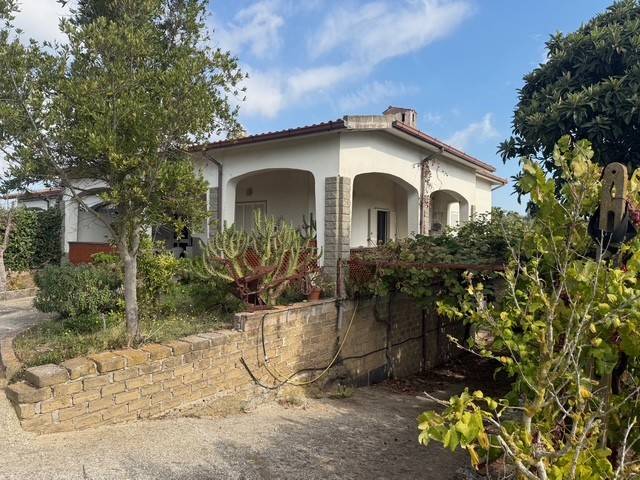 casa indipendente in vendita a Montalto di Castro in zona Pescia Romana