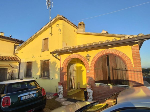 casa indipendente in vendita a Montefiascone in zona Capobianco