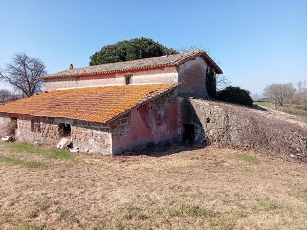casa indipendente in vendita a Montefiascone