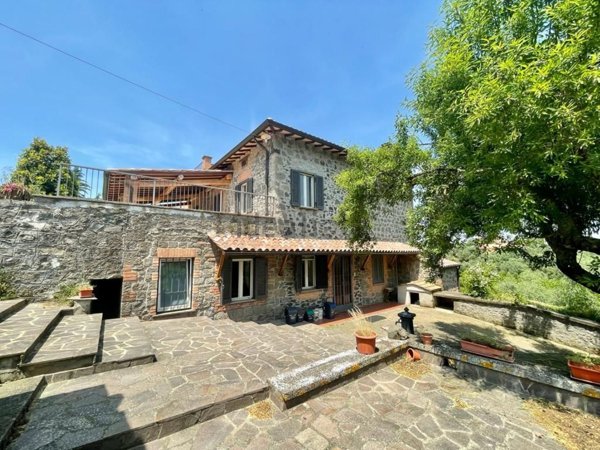 casa indipendente in vendita a Montefiascone in zona Cipollone
