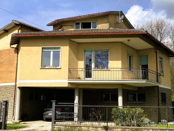 casa indipendente in vendita a Montefiascone