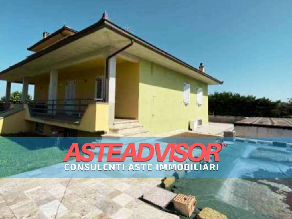 casa indipendente in vendita a Montefiascone