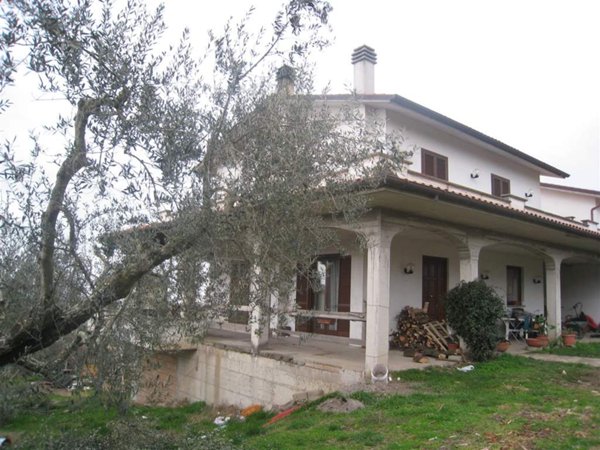 casa indipendente in vendita a Montefiascone